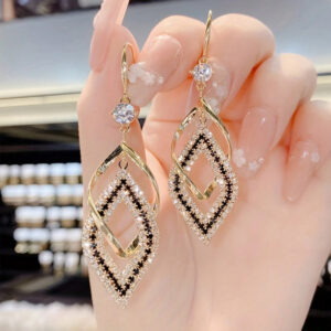 Minimalist Cool Tone Earrings – Fashionable, Versatile & Chic